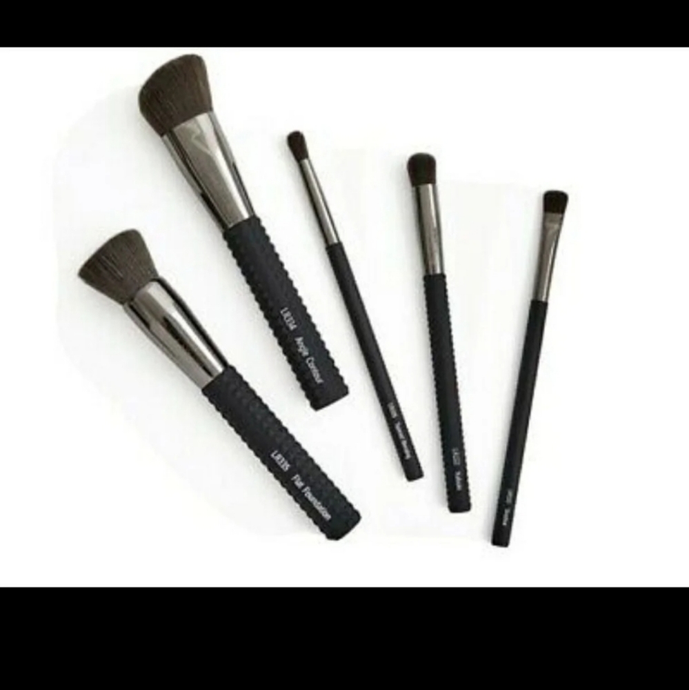 LARUCE Makeup brushes